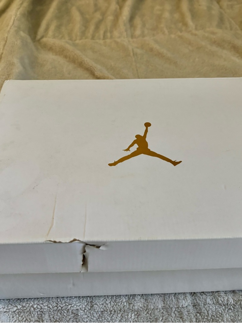 Nike Women's White High-Top Air Jordan 1 MID - Picture 15 of 16